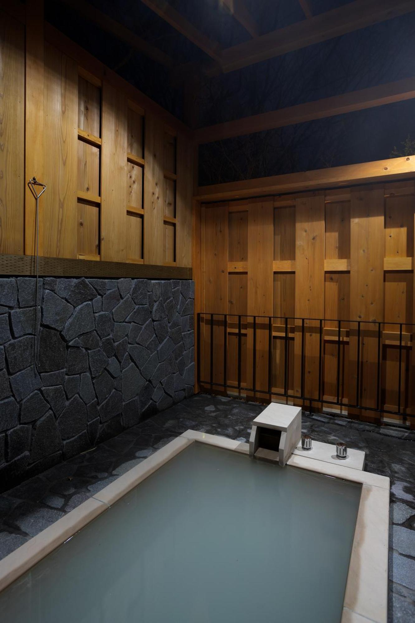 源泉かけ流し 白濁 Forest Sengokuhara Ferienhaus