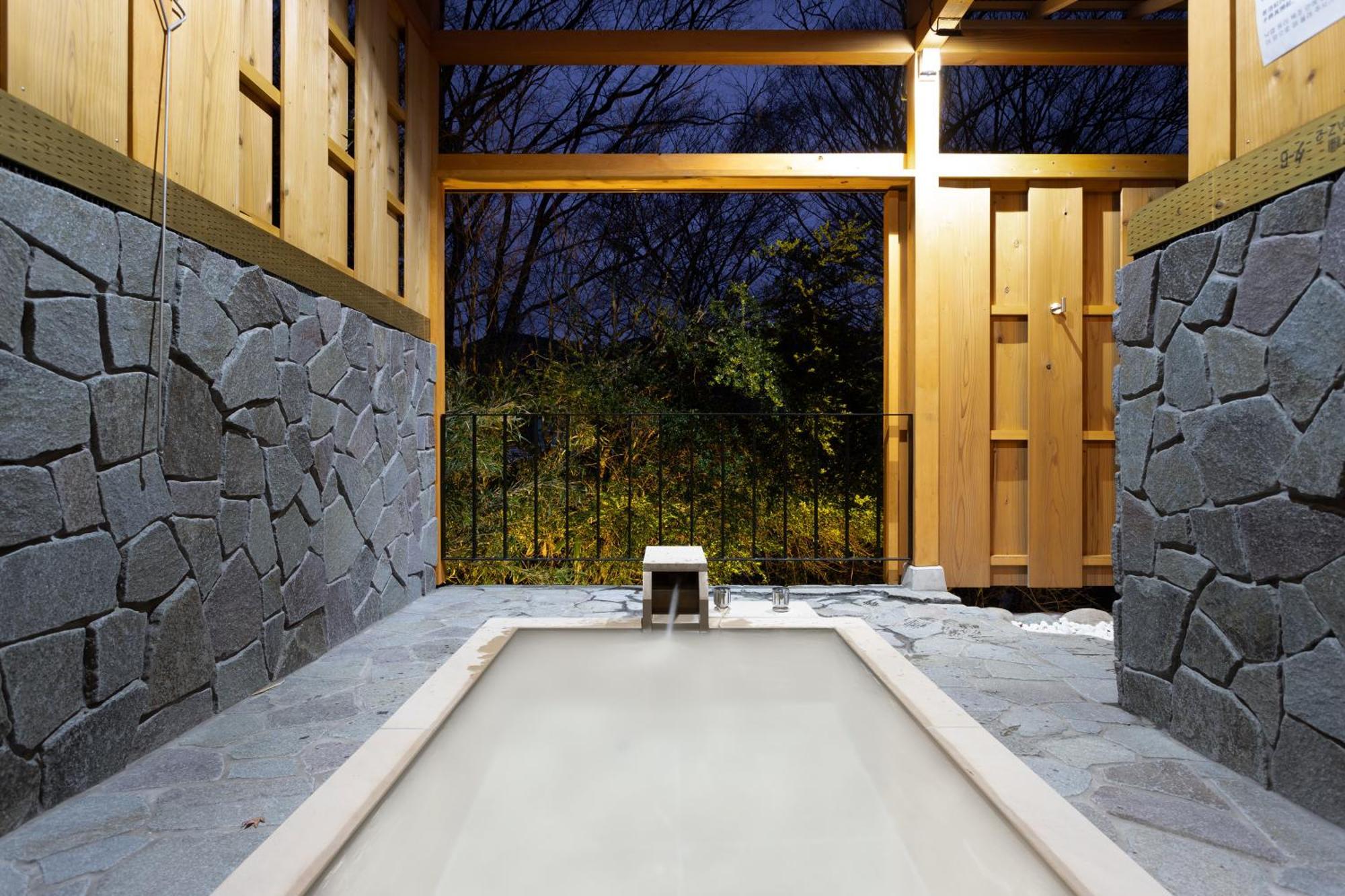 源泉かけ流し 白濁 Forest Sengokuhara Hakone